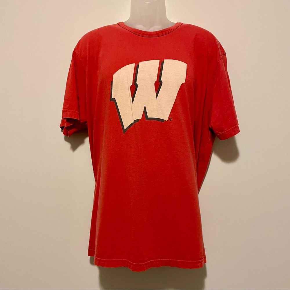 EUC | Red University of Wisconsin “W” Logo Short Sleeve Tee | Size 2X
